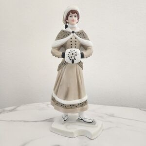 Avon Mrs. Albee 2014 Figurine  Collector’s Edition